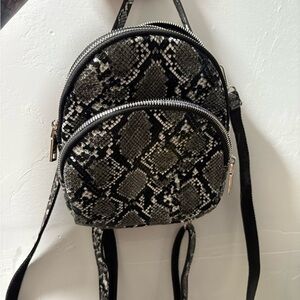 Urban expressions Snakeskin Pattern mini Backpack